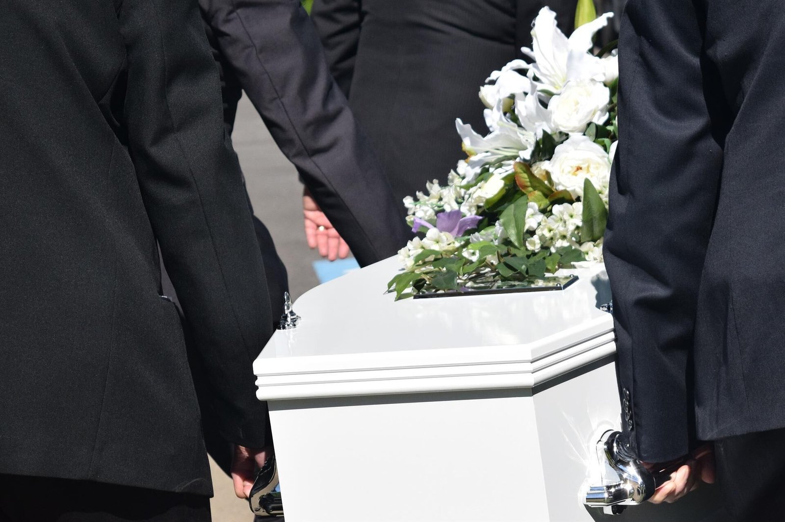 Idosa de 74 anos declarada morta é encontrada viva em funerária nos Estados Unidos