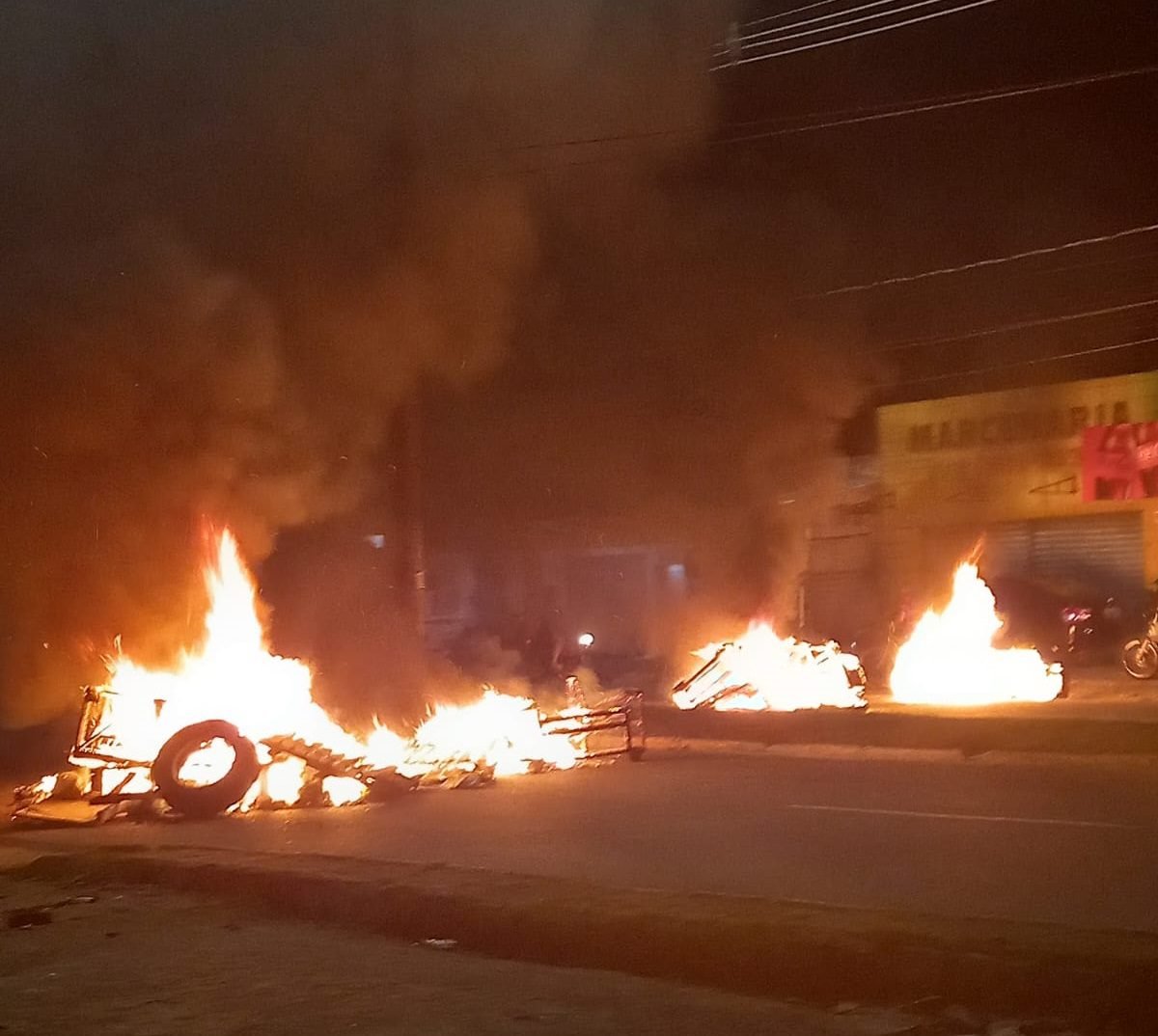 protesto, tancredo neves