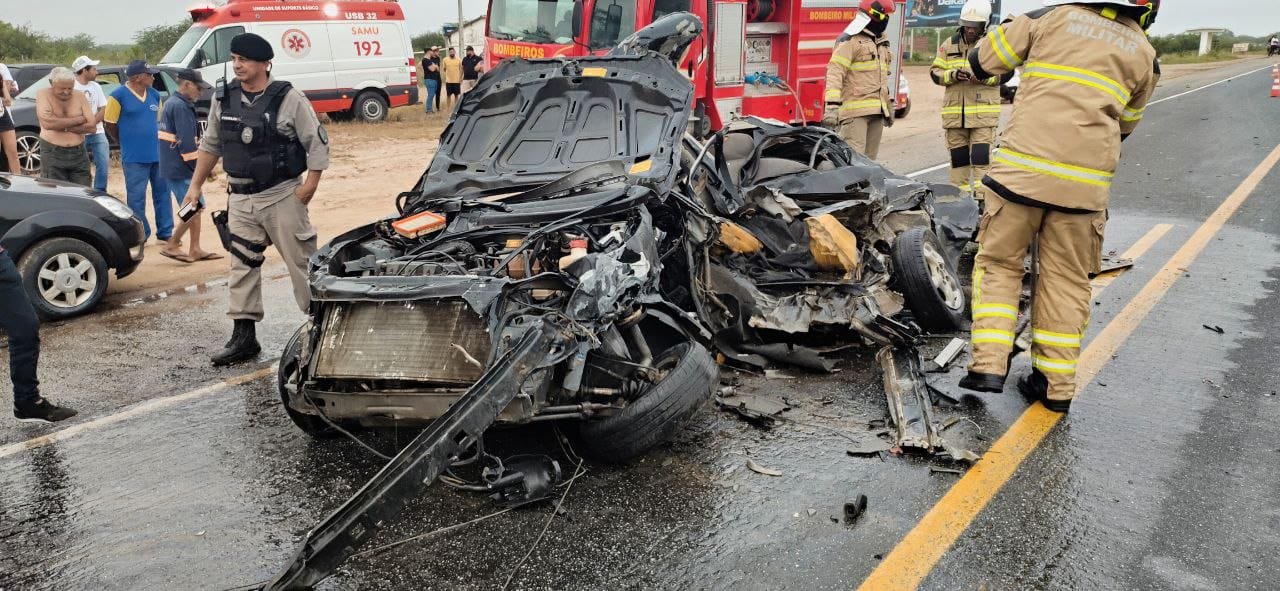 acidente, carro, destruído, Juazeirinho, BR-230, PRF, Bombeiros