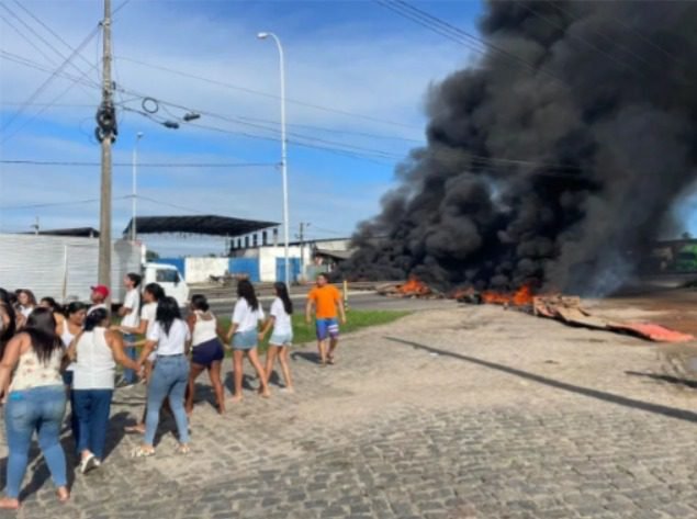 "A gente vai lutar, porque são dois inocentes" diz familiar de jovens desaparecidos em João Pessoa; moradores fazem protesto