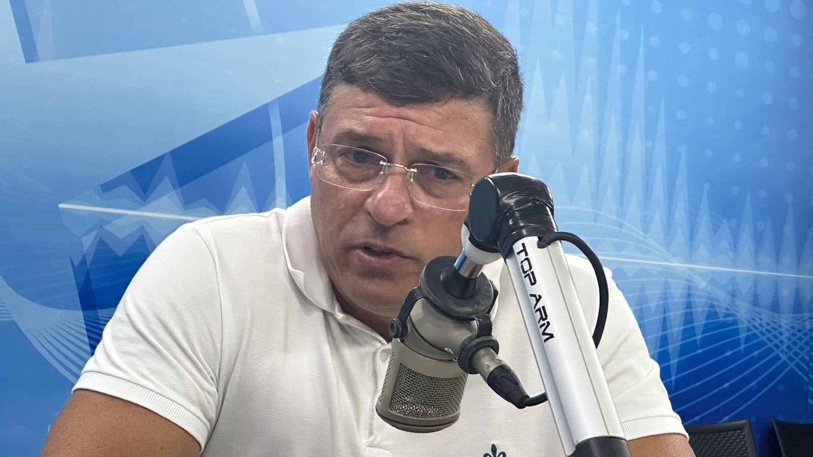 Vitor Hugo revela que criminosos cobram taxas de políticos para entrar nos bairros de Cabedelo: "só entra se pagar"