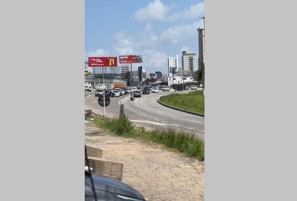 BR-230 é bloqueada para ensaio de escolta ao presidente Lula, que chega a João Pessoa hoje