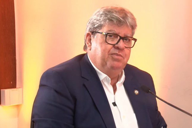 “É natural” diz João Azevêdo sobre disputa entre aliados nas Eleições municipais
