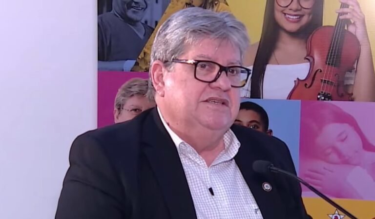 João Azevêdo diz que só vai discutir disputa estadual em 2026 e que tratar tema agora é “antecipar o fim do governo”