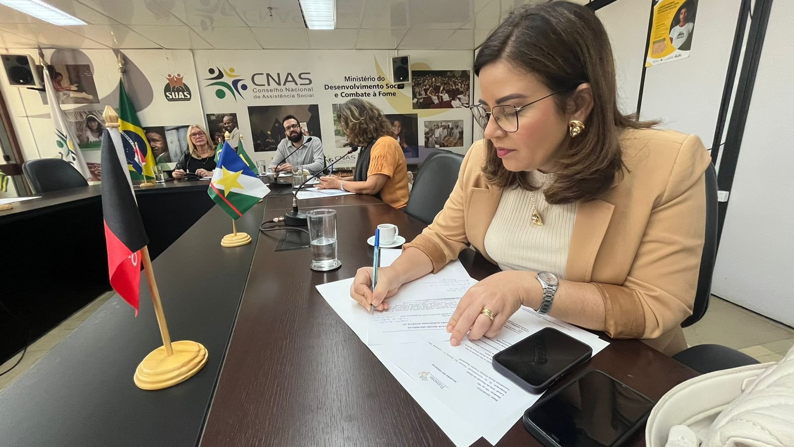 Pollyanna se reúne com secretários em Brasília para discutir políticas de combate à desigualdade social e articula programa de crédito na Paraíba