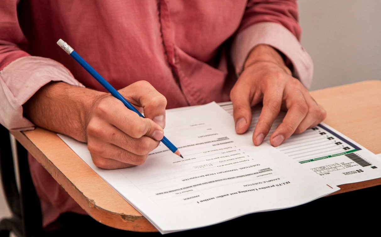 Prefeitura de Varzea abre inscrições em concurso público com salários de até R$ 3,8 mil