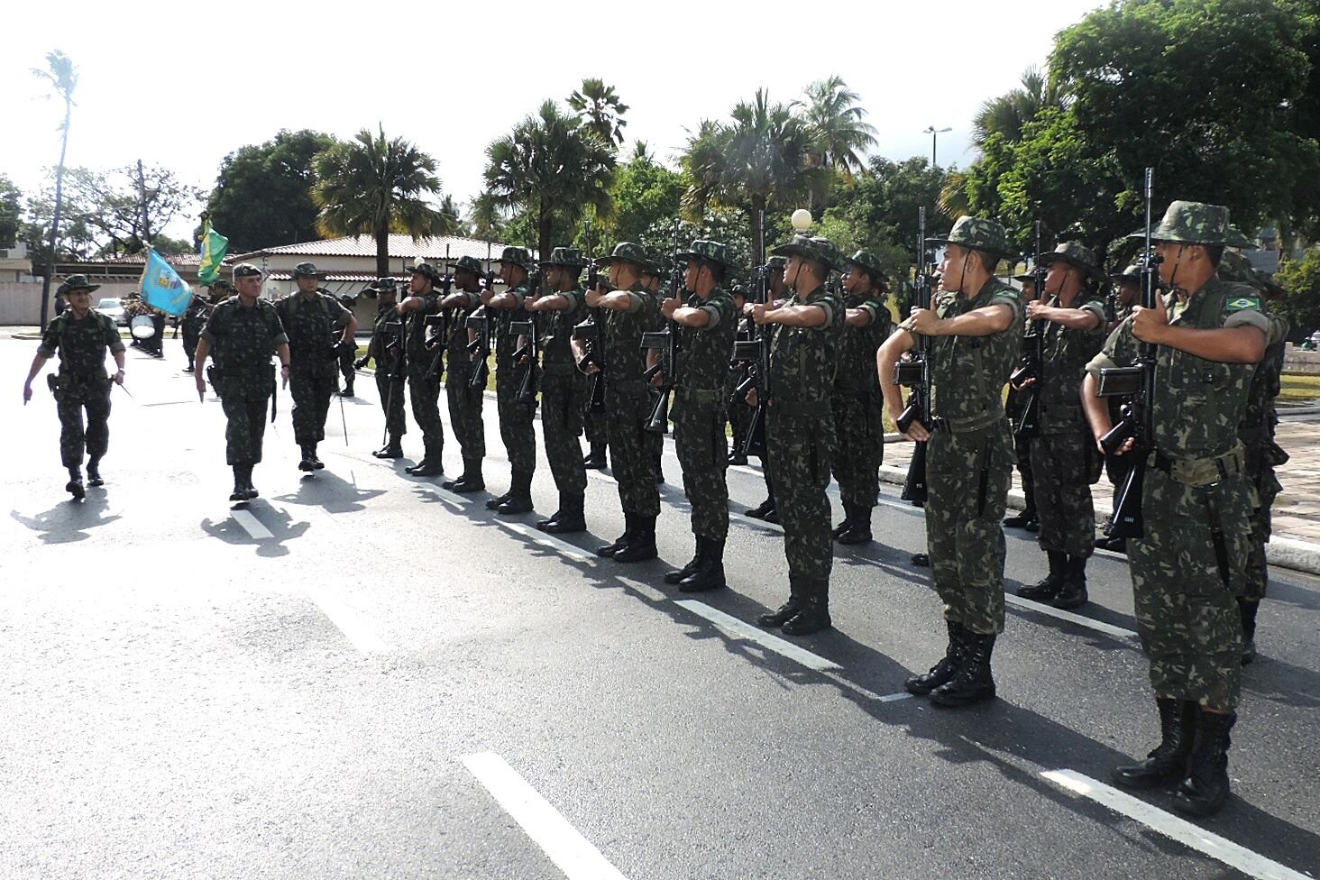 Exército participa dos desfiles
