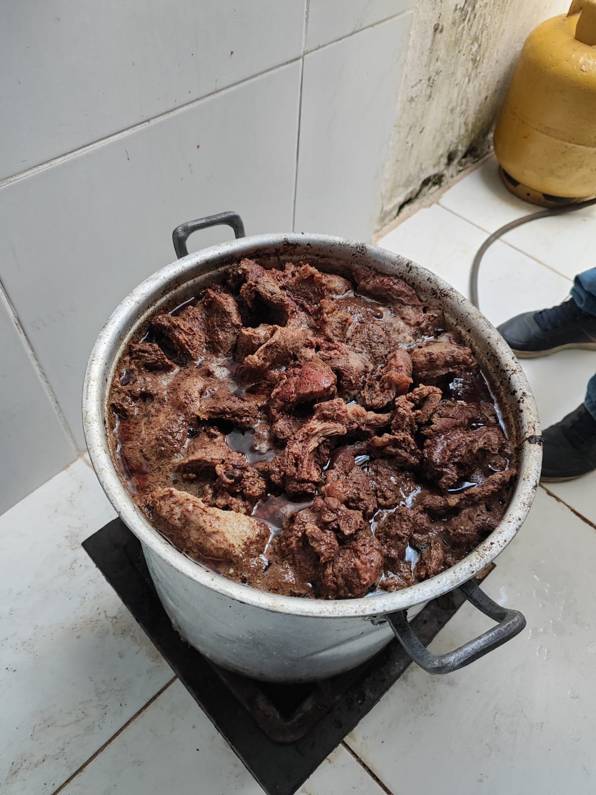 Linguiça, Polícia, Fábrica clandestina