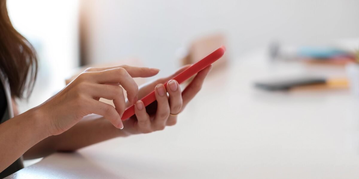 Chefe do cartório da  70ª Zona Eleitoral reforça a proibição do uso do celular no momento da votação
