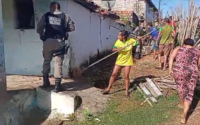 Moradores tentam invadir casa e linchar suspeito de homicídio em Pilar