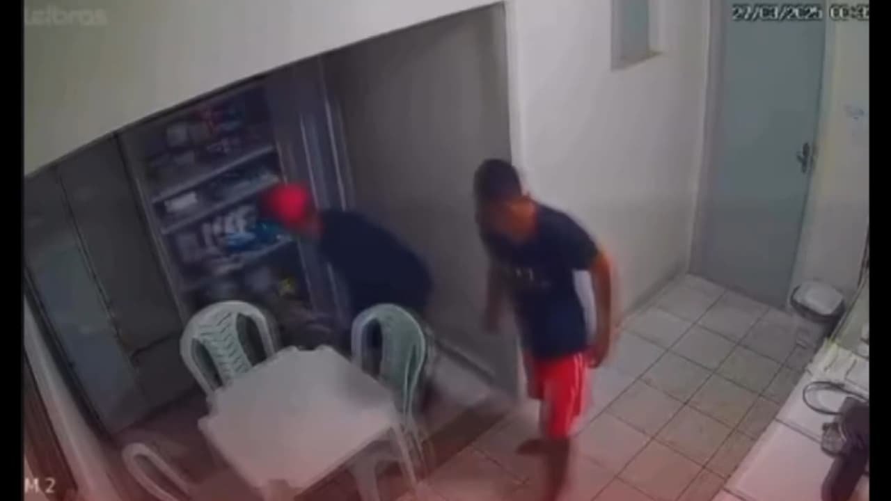 Criminosos invadiram unidade de saúde em Mamanguape. (foto: reprodução/redes sociais)