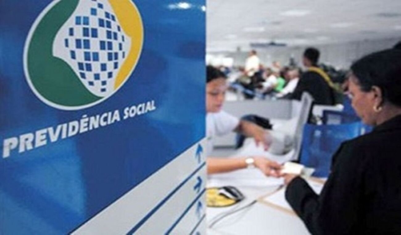 Criminosos se passam por técnicos do INSS e visitam casas para aplicar "golpe da prova de vida"; saiba o que fazer