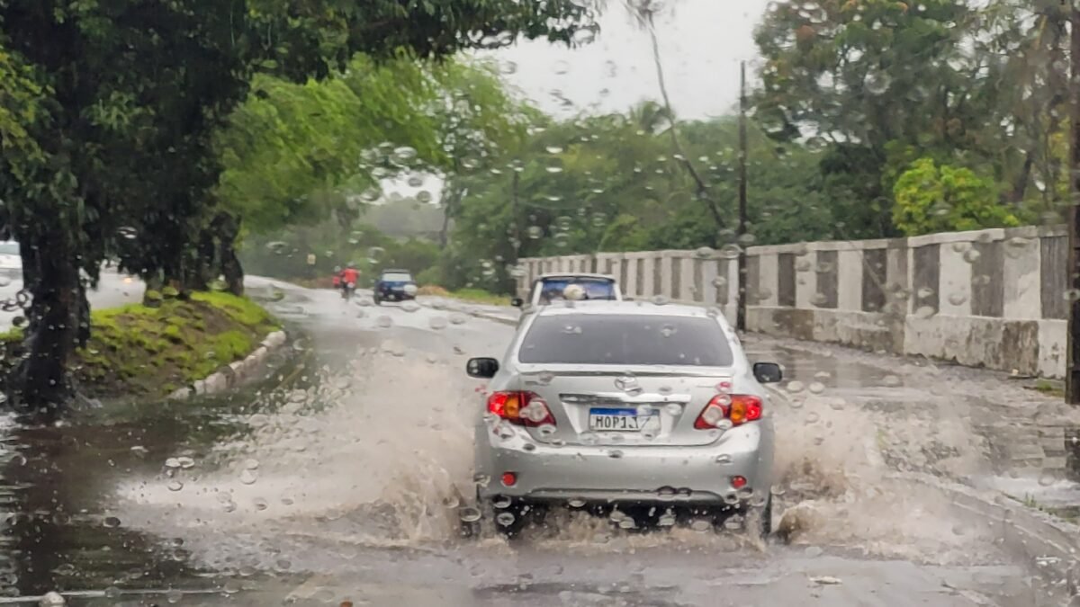 Inmet emite alerta de chuvas fortes e ventos intensos para João Pessoa e mais 120 cidades da Paraíba nas próximas horas