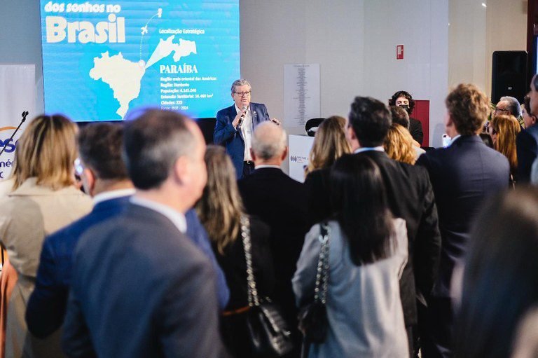 João Azevêdo lidera Missão Paraíba na apresentação do Polo Turístico Cabo Branco a políticos e empresários internacionais, em Lisboa