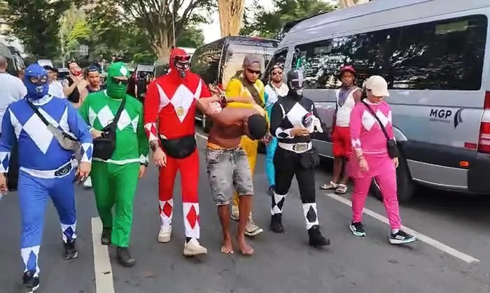 policiais, power rangers