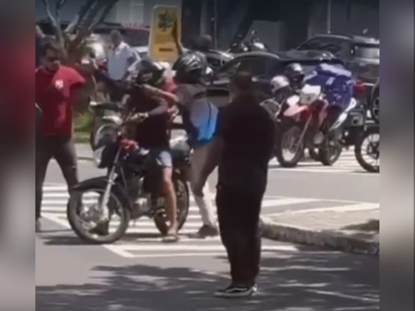 assaltante dispara tiro em rua movimentada após roubo perto da orla de João Pessoa