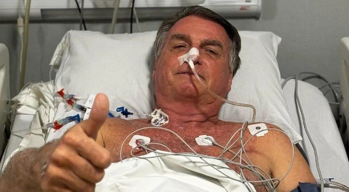 Bolsonaro posta foto em hospital do Rio Grande do Norte e diz que não tem necessidade de cirurgia