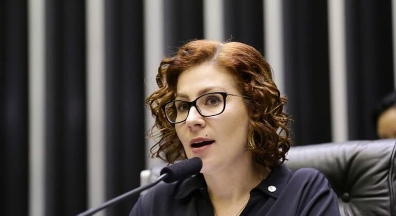 Carla Zambelli recorre para derrubar condenação a 10 anos de prisão