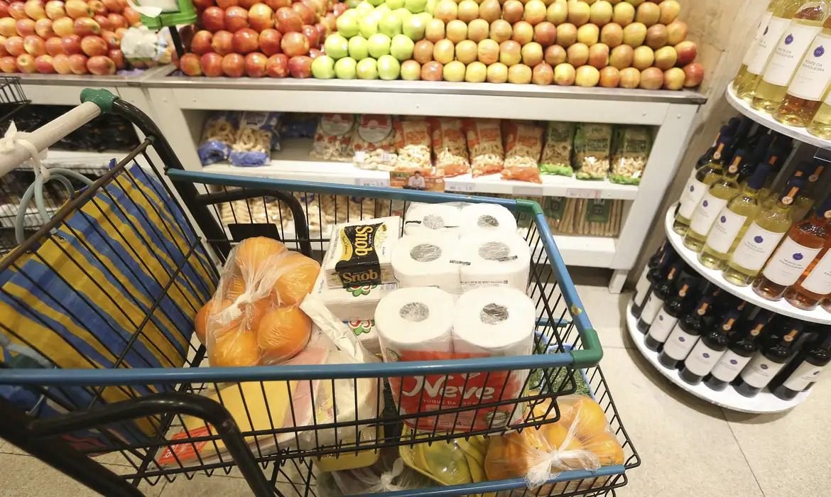 Cesta básica de João Pessoa tem 3º menor valor do país em abril, revela pesquisa