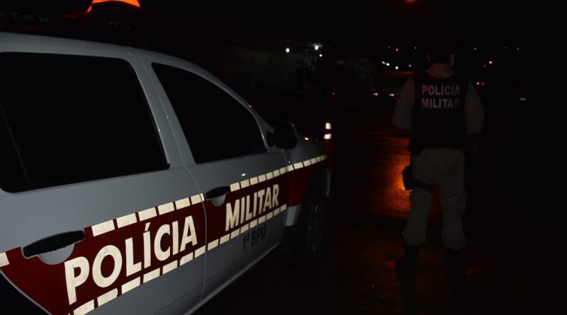 Homem é morto a tiros em frente à escola em Mangabeira enquanto esperava filho