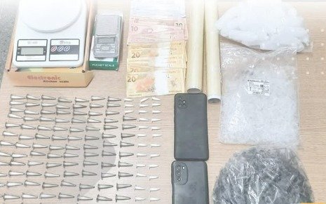 Homem é preso por suspeita de tráfico de drogas e substância semelhante a cocaína é apreendida em Campina Grande
