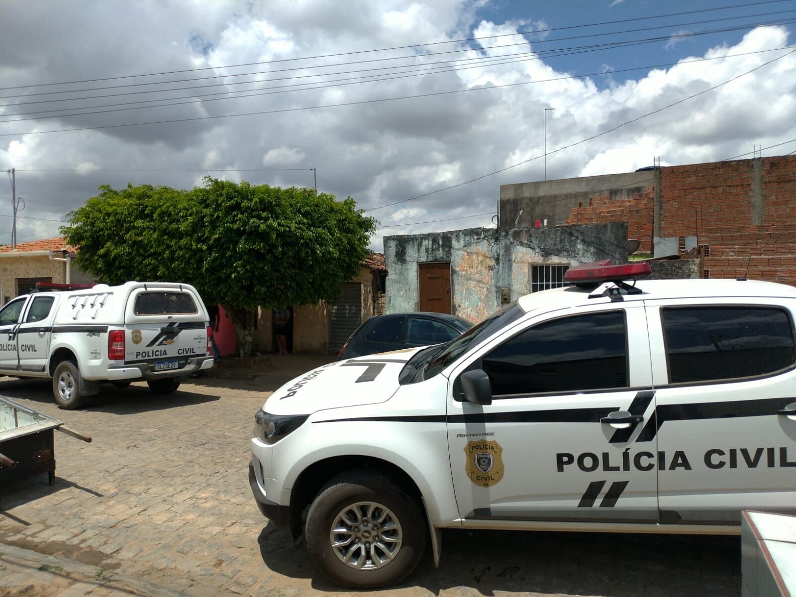 Homem é preso suspeito de agredir esposa e mantê-la, com o filho, em cárcere privado em sítio de Taperoá