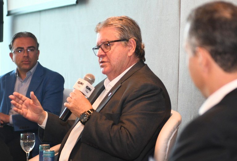 João Azevêdo rebate cobrança de Adriano Galdino sobre 2026 e diz que discussão será feita na hora certa