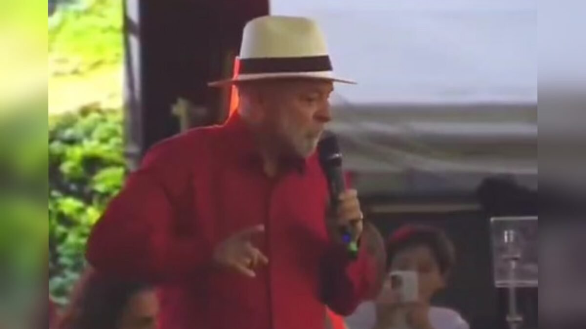 Lula critica preço do gás e revela possibilidade de linha de crédito para entregadores comprarem motos
