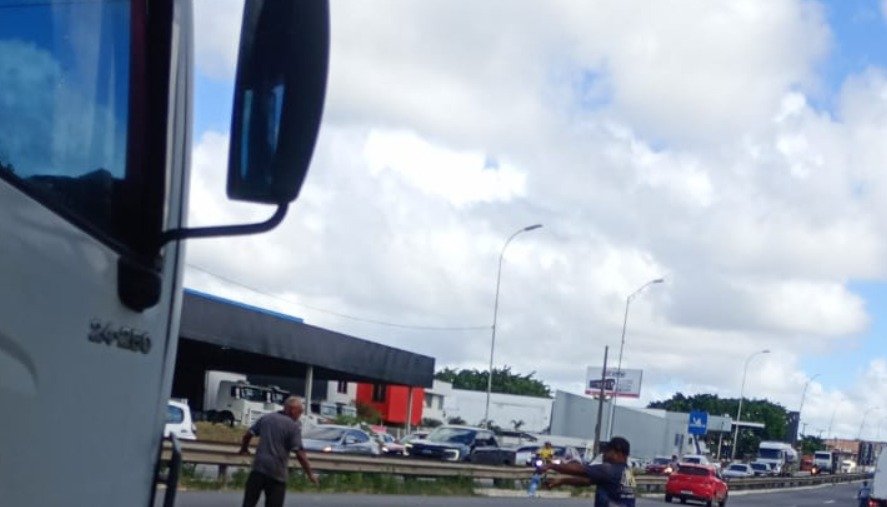 acidente, br-101, joao pessoa, motociclista esmagado