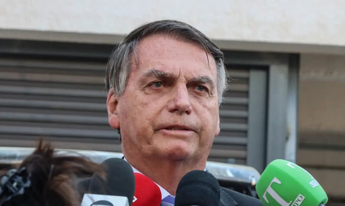 Denúncia do golpe: Bolsonaro nega crime, pede julgamento no plenário e reclama de falta de acesso a provas