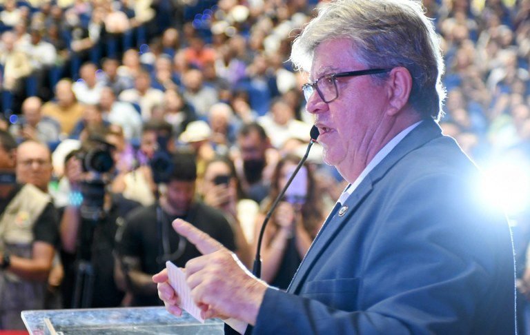 “Pesquisa não é fator determinante”, diz João Azevêdo sobre chapa majoritária para 2026