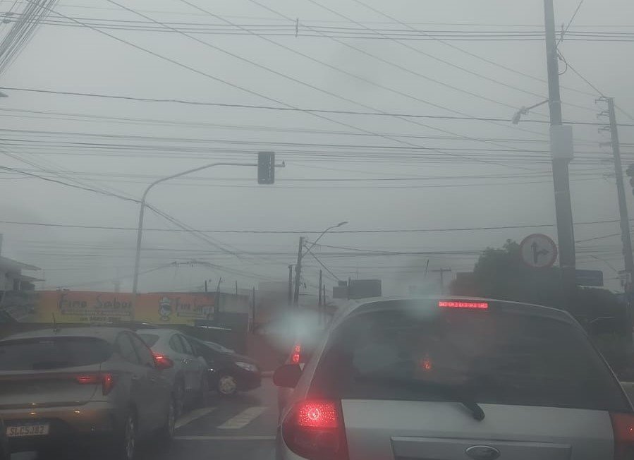 Semáforos apresentam problemas durante manhã de chuvas em Jaguaribe