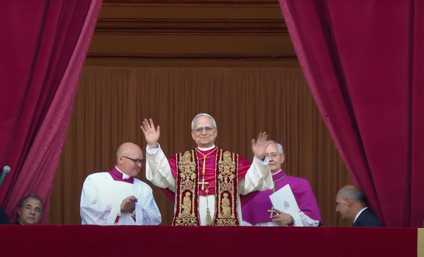Vaticano divulga assinatura e brasão do novo papa; veja o significado