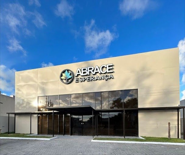 Abrace, referência em cannabis medicinal, é alvo de ação do MP