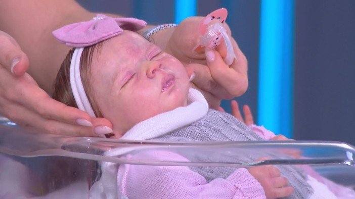 Homem agride bebê de quatro meses achando que era um boneco ‘reborn’