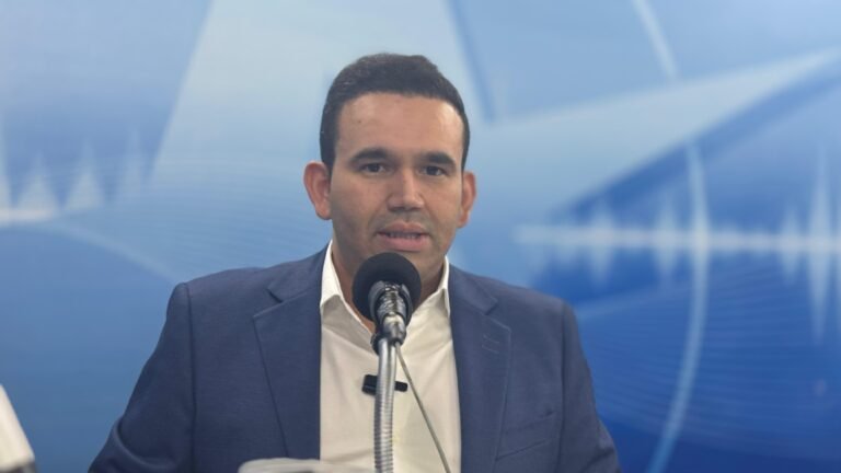 Jhonny Bezerra nega conversas sobre chapa com Cícero Lucena para 2026, mas não descarta possibilidade
