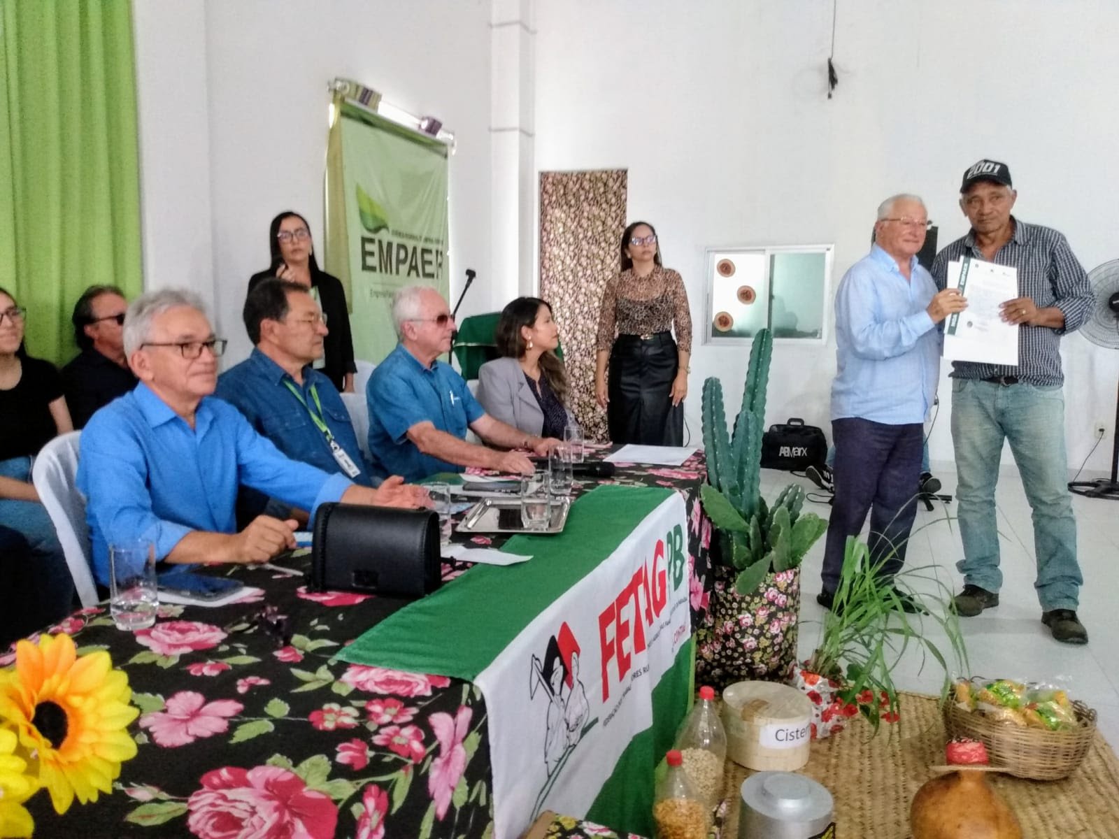 Mais de 350 títulos de terras da Reforma Agrária são entregues a agricultores em Queimadas