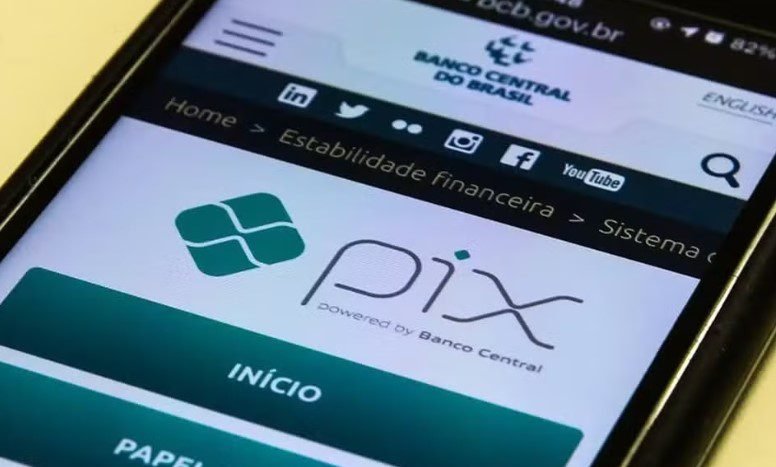 Economista afirma que mudanças no Pix darão mais segurança ao permitir transações sem aplicativos dos bancos