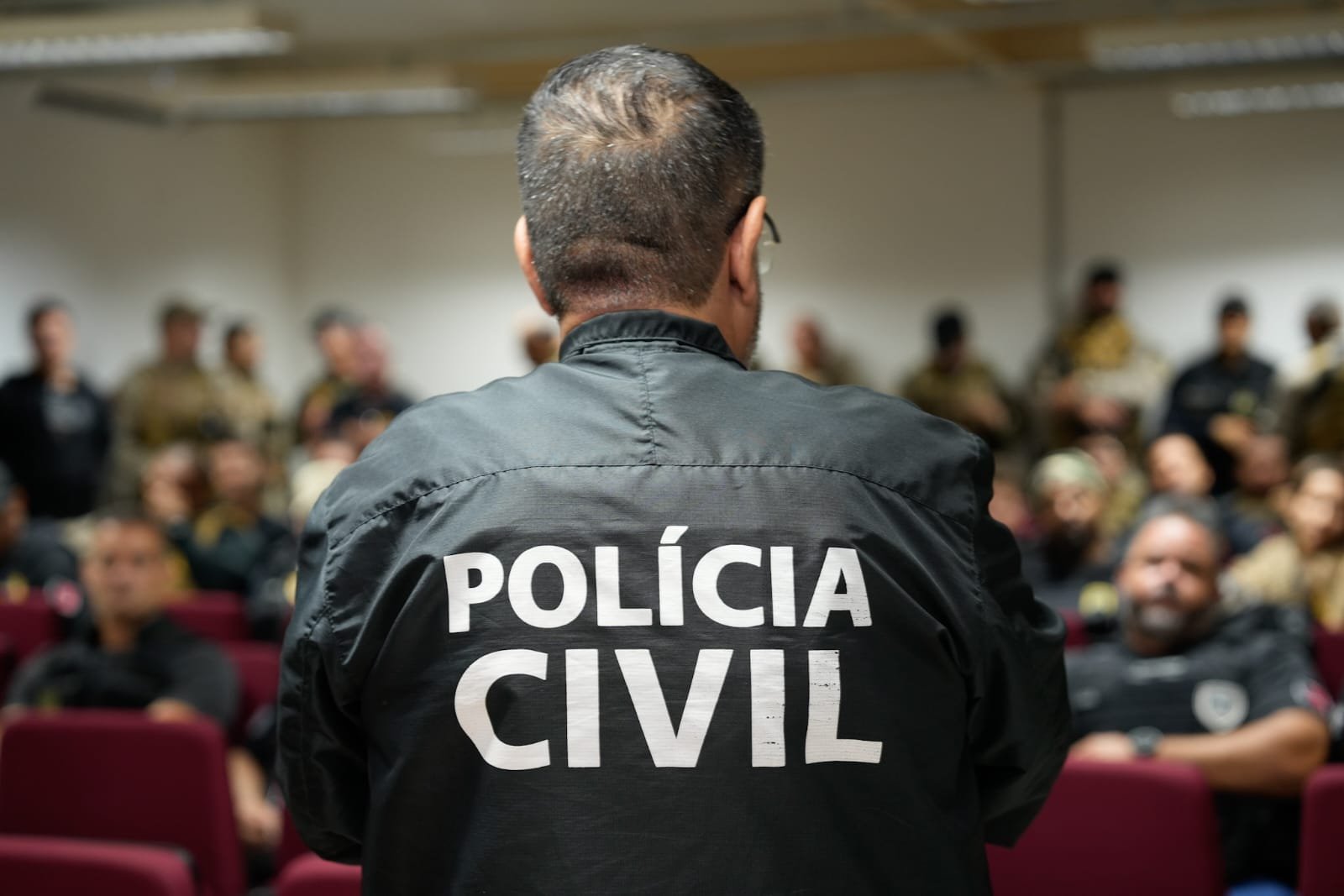 Polícia cumpre mais de 40 mandados de prisão contra traficantes e grupos armados em Cabedelo