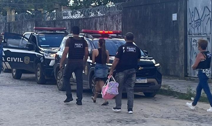 Polícia prende investigada por golpe em vendas de armas e furto em clube de tiro de Santa Rita