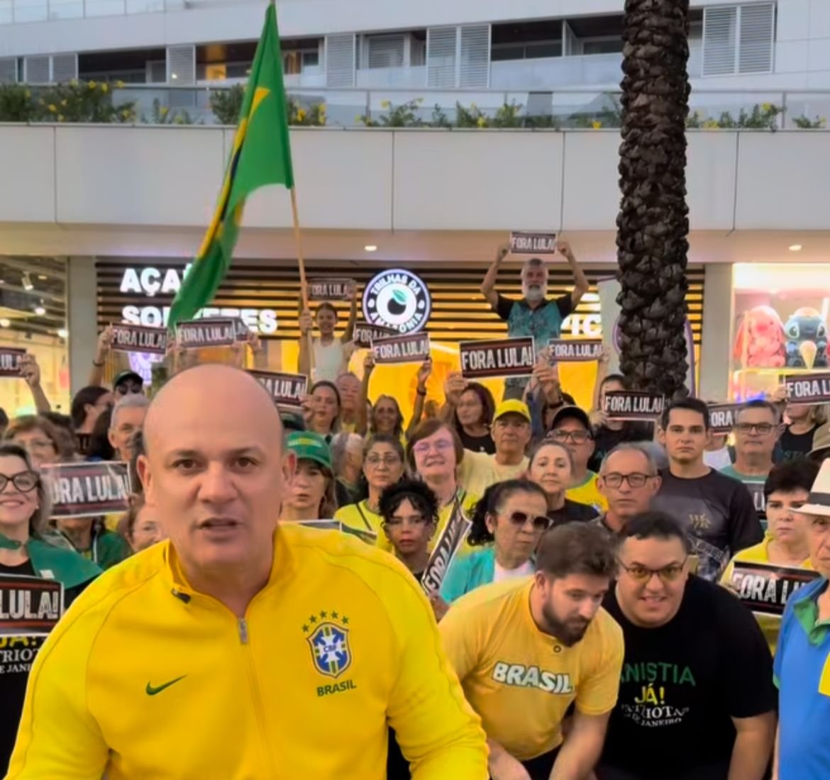 Bolsonaristas se reúnem na orla e protestam contra o STF e contra Lula em João Pessoa: “ditadura da toga”