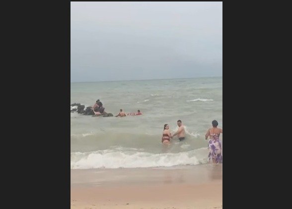 Bombeiros salvam criança vítima de afogamento na Praia de Coqueirinho