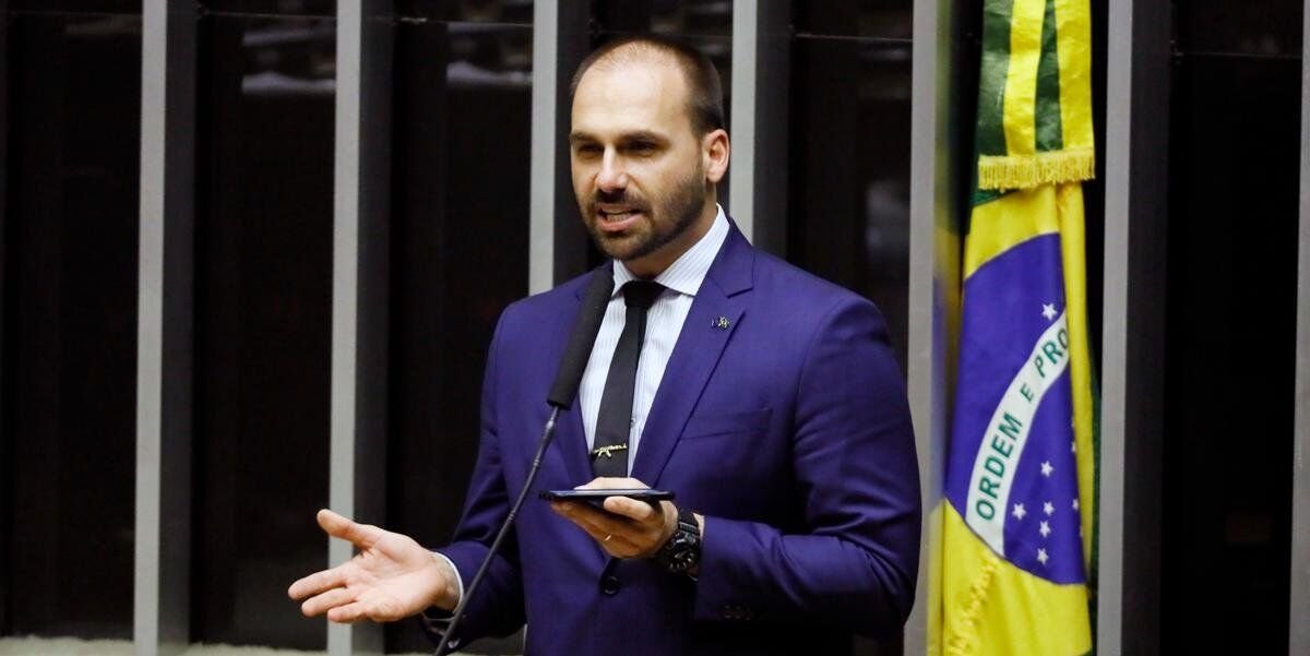 Eduardo Bolsonaro diz que Trump não vai recuar e “Brasil será mergulhado no caos” se não ceder aos EUA
