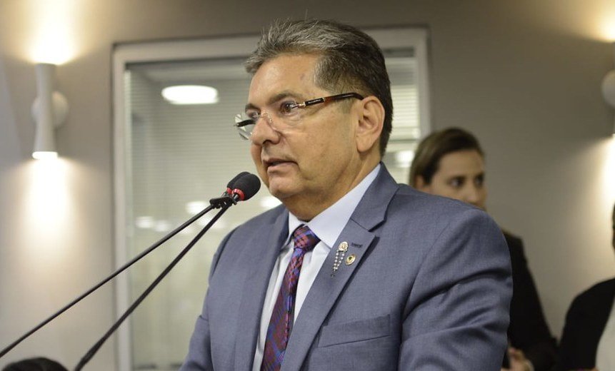 Em evento no Sertão, Adriano Galdino aponta “politicagem” de grupos ligados a Gervásio Maia em Hospital e dispara: “não concordo”