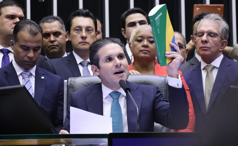 PEC dos precatórios: Hugo Motta bate boca com deputado do PL em plenário: “comigo não funciona”