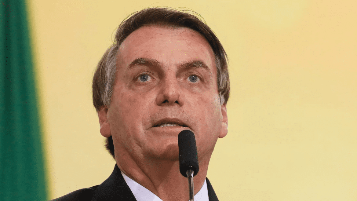 Polícia Federal apreende 14 mil dólares na casa de Bolsonaro