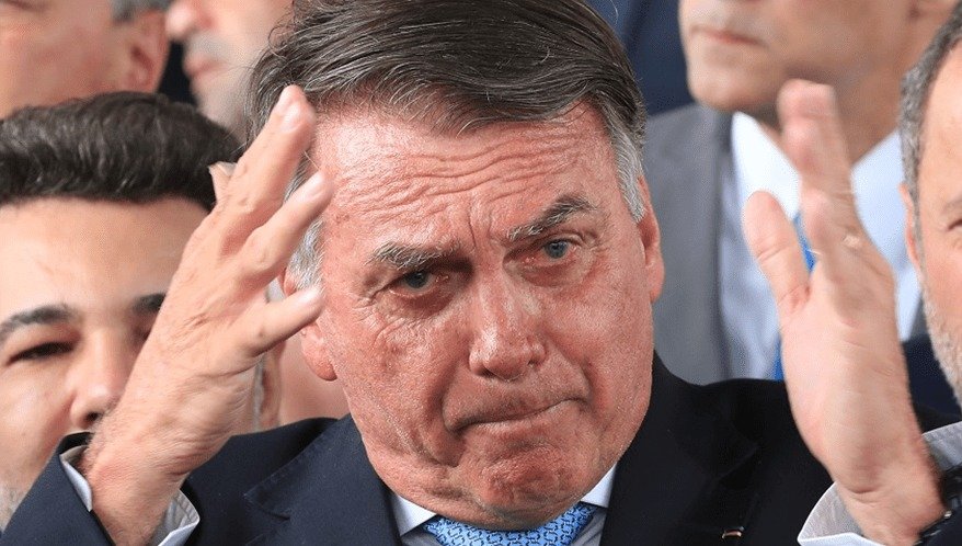 Polícia Federal apreende celular de Bolsonaro
