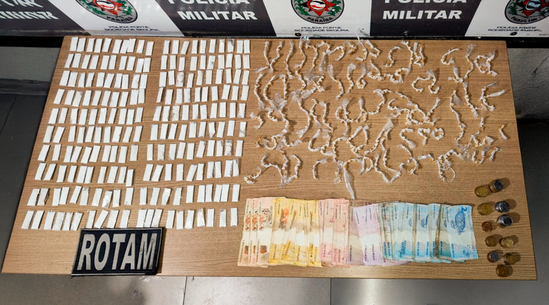 Polícia Militar apreende mais de 400 pedras de crack, porções de cocaína e dinheiro em espécie em comunidade de João Pessoa