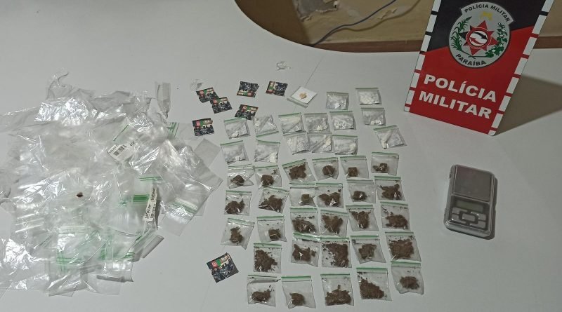 Polícia Militar prende trio suspeito de atuar no tráfico de drogas do litoral sul da Paraíba