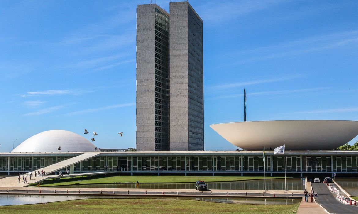 a manobra silenciosa que institucionaliza o calote dos precatórios e ameaça servidores, aposentados e o pacto federativo